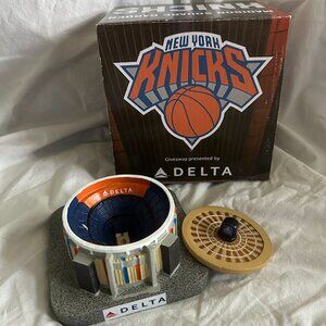 Rare New York KNICKS Madison Square Garden Mini Replica DELTA Giveaway